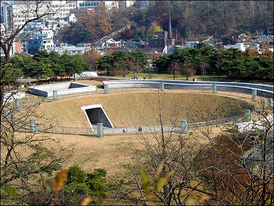 타임캡슐 밖의 풍경. 나는 어머니의 무엇을 타임캠슐에 담아야 할까요? 